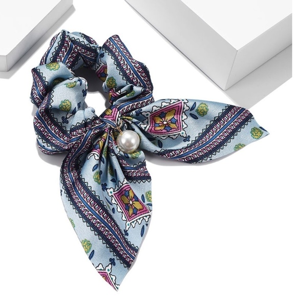 Blue Patterned Hair Scrunchie With Imitation Pearl - Picture 2 of 2